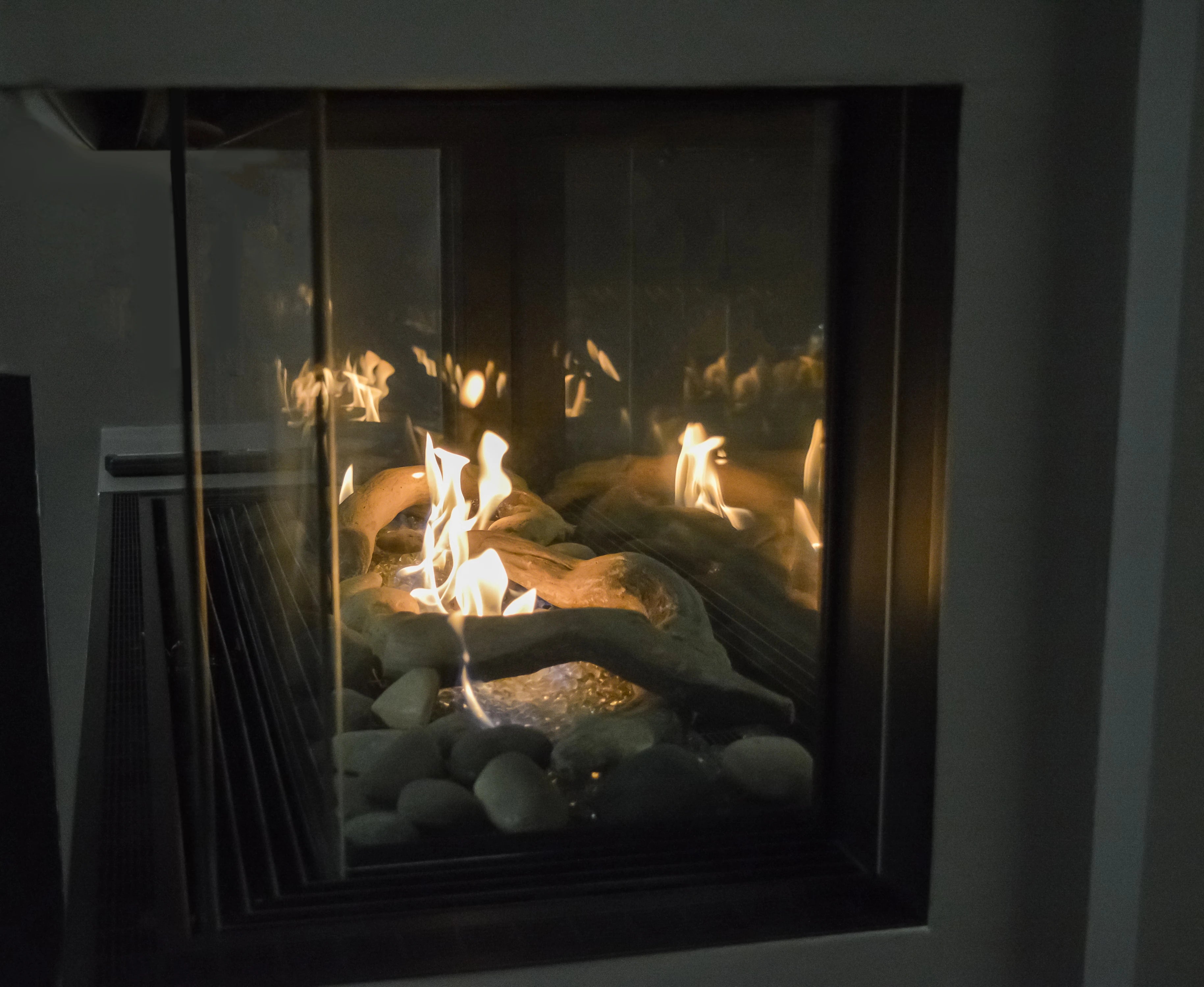 Sierra Lyon – 4 Sided See Through Gas Fireplace