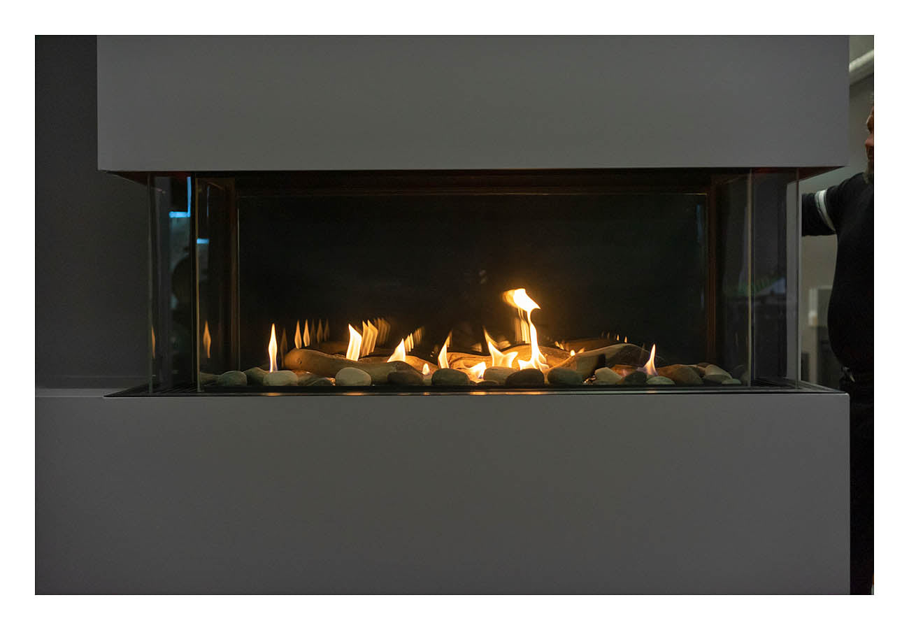 Sierra Lyon – 4 Sided See Through Gas Fireplace