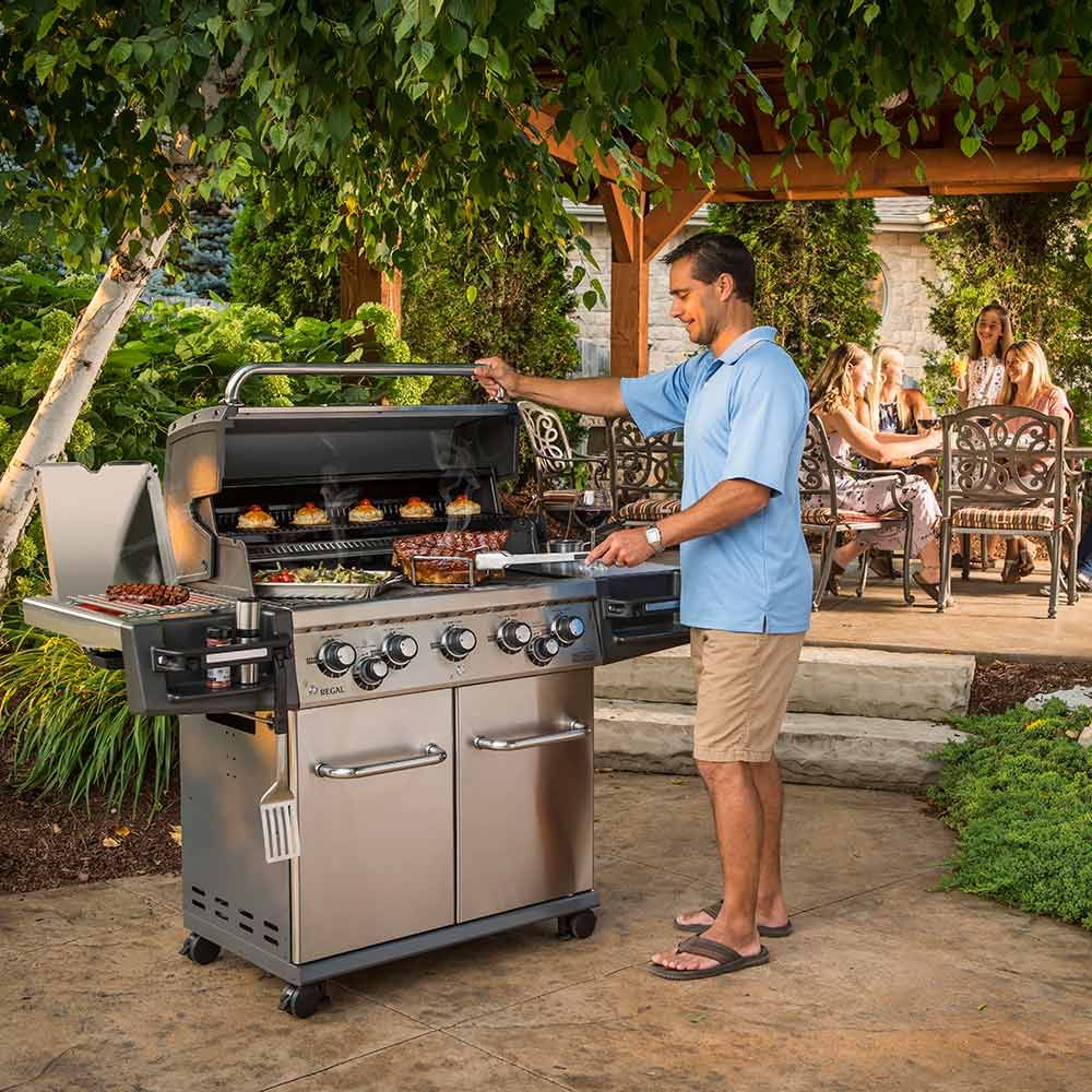 Broil King Regal S590 Pro Infrared 5-Burner Freestanding Gas Grill 32-Inches