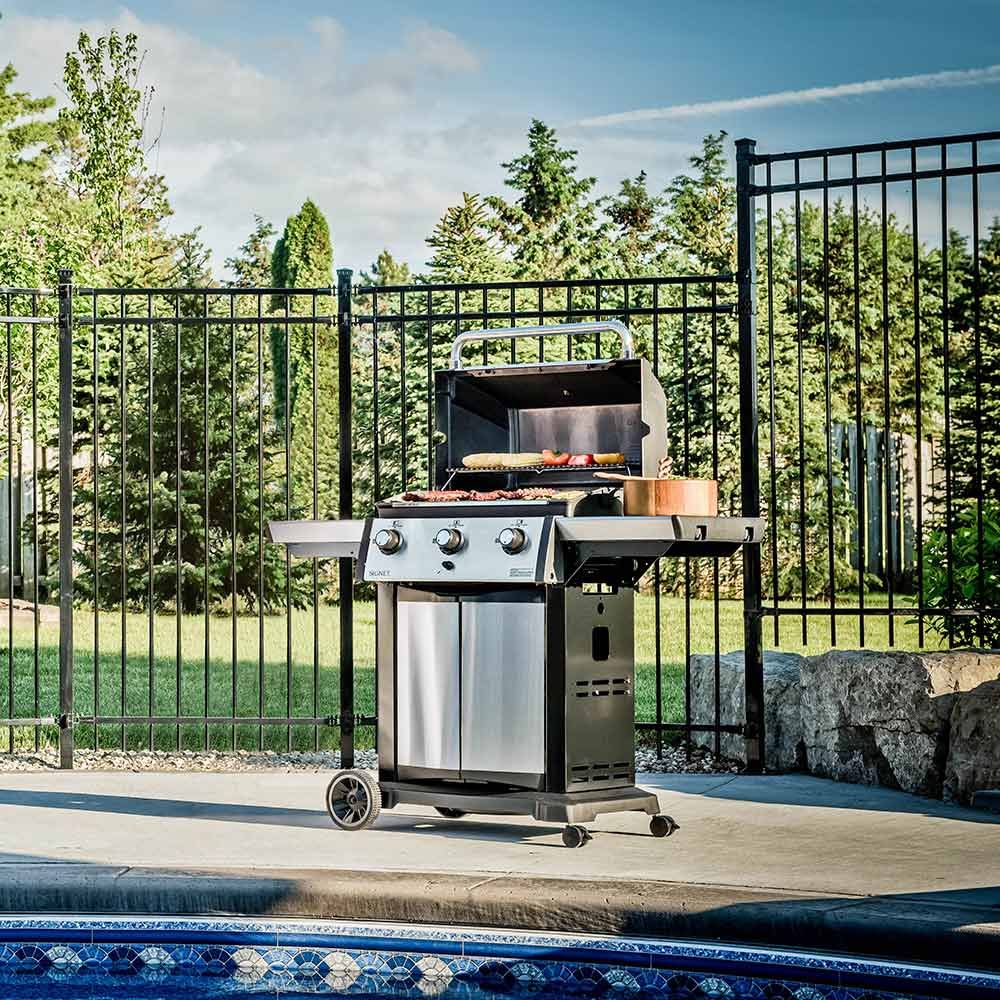 Broil King Signet 320 3-Burner Grill on 2-Wheel Cart